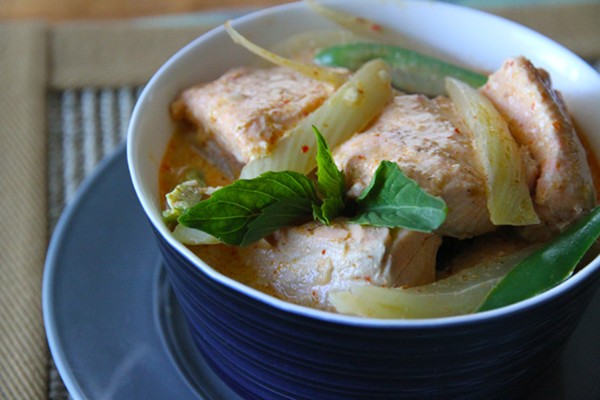 Salmon-fennel red curry