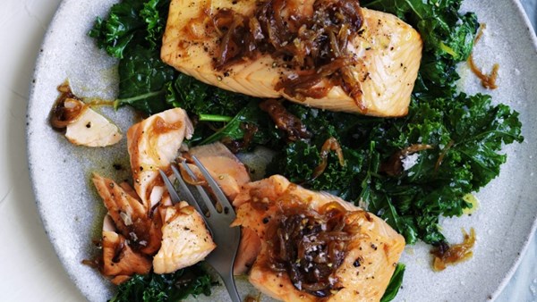 Salmon fillets with caramelised onion and wilted greens