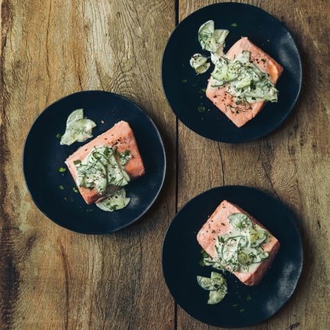 Salmon fillets with cucumber-yogurt sauce