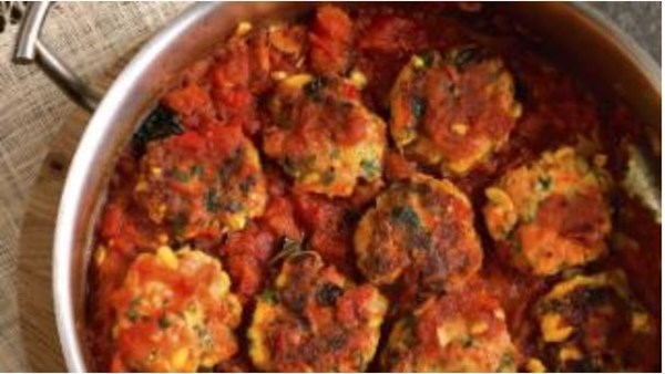 Salmon fish cakes with fresh tomato sauce