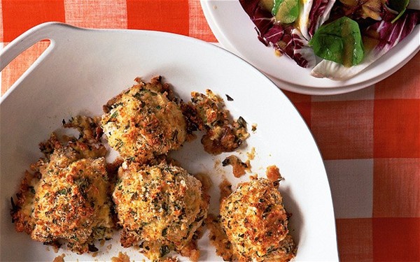 Salmon fish cakes with lemon herb mayo