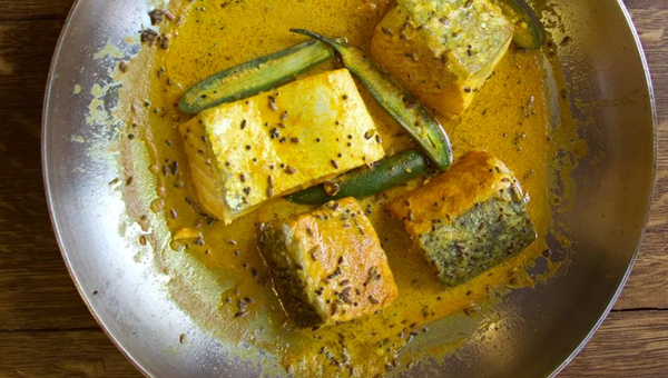 Salmon in Bengali mustard sauce