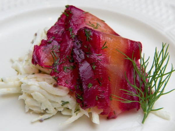 Salmon marinated with beetroot, dill and orange