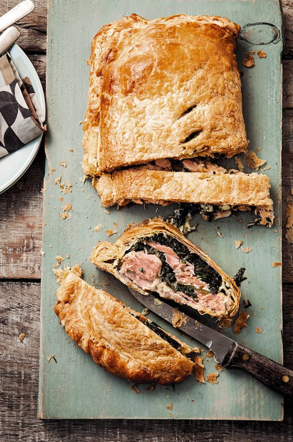 Salmon pie with spinach