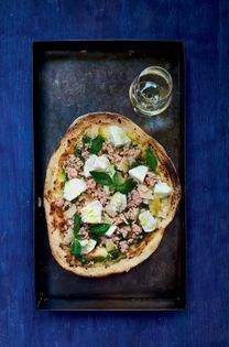 Salmon pizza
