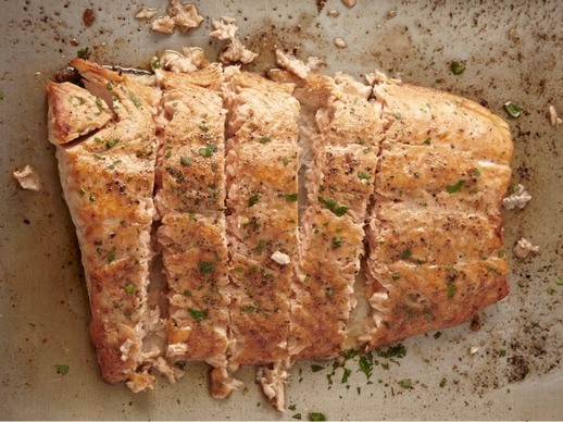 Salmon roasted with olives and thyme