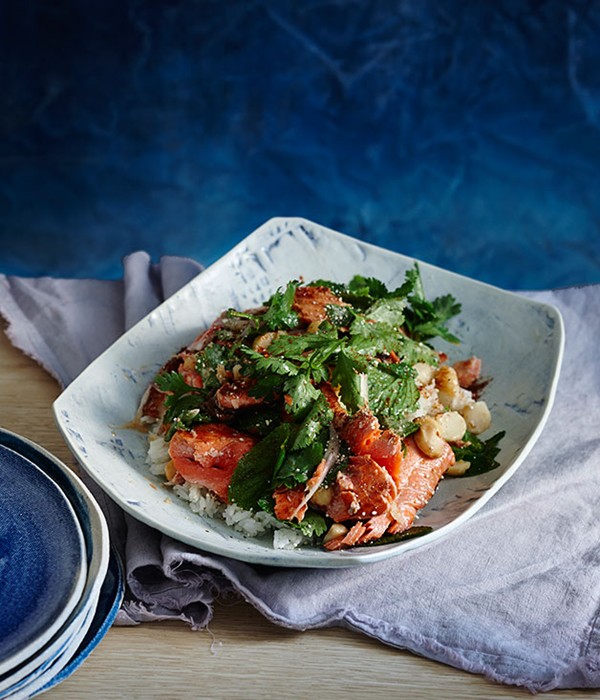 Salmon salad with hot and sour dressing