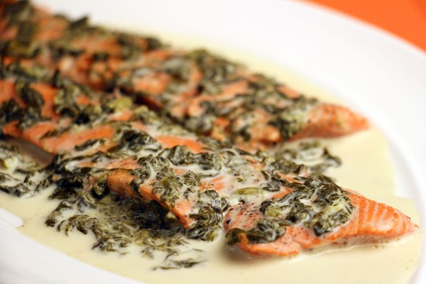 Salmon scaloppine with sorrel sauce