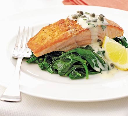 Salmon spinach with tartare cream