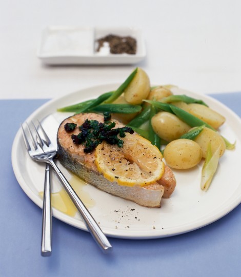 Salmon steaks with basil, lemon and olive butter