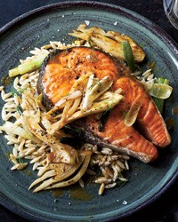 Salmon steaks with curried fennel-wine sauce