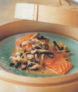 Salmon steamed with black beans