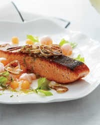 Salmon with cantaloupe and fried shallots