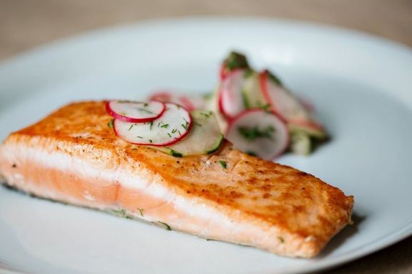 Salmon with cucumbers