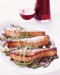 Salmon with mushroom sauce