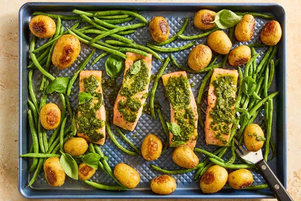 Salmon with potatoes and pesto