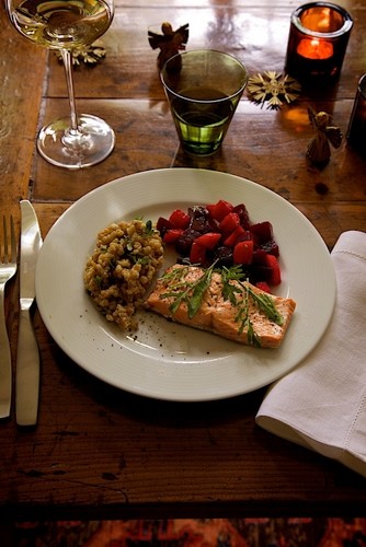 Salmon with rye and beetroot salad