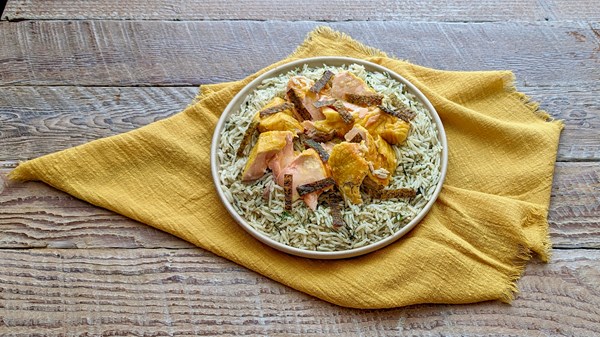 Salmon with sour orange (Mahi narenj)