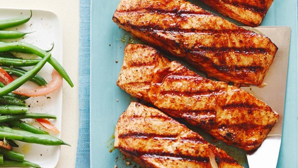 Salmon with sweet and spicy rub
