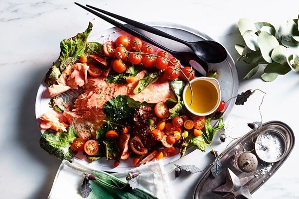 Salmon wrapped in fig leaves with tomatoes