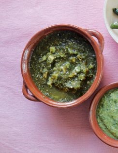 Salsa verde con aguacate