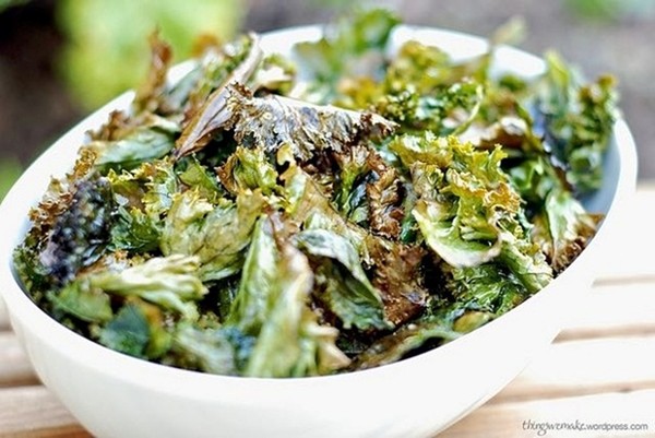 Salt and vinegar kale crisps