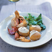 Salt-baked baby potatoes with crème fraîche and roast garlic 