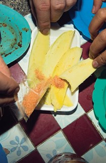 Salt-chile dip for green mango (Phrik kleua)