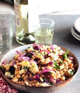 Salt cod and white bean salad with red onions (Salada de bacalhau, feijão branco, e cebola roxa)