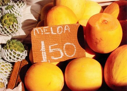 Salted and peppered melon ( Melão com sal e pimenta, molho de manga e pimentão amarelo)