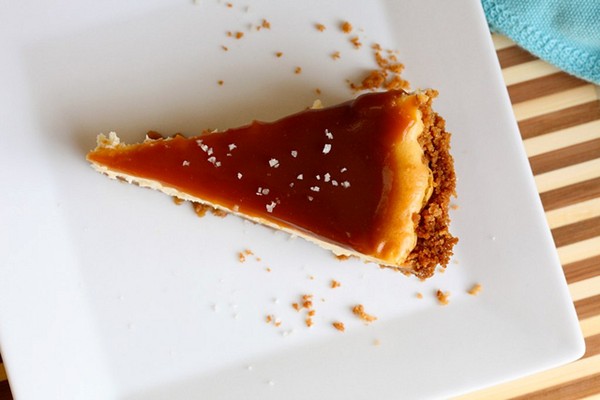 Salted caramel cheesecake pie