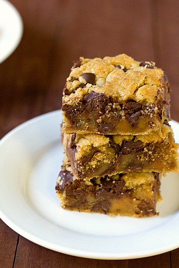 Salted caramel chocolate chip cookie bars