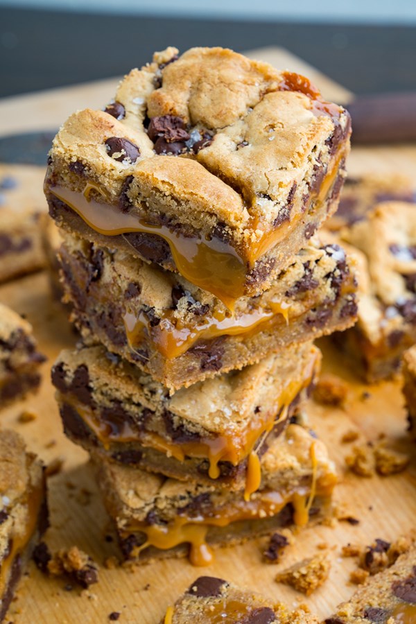 Salted caramel chocolate chip cookies bars