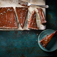 Salted caramel chocolate tart
