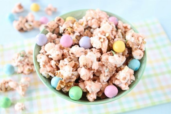 Salted caramel Easter popcorn
