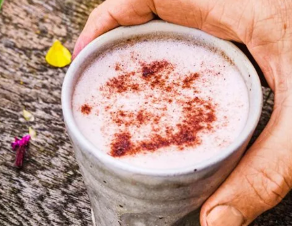 Salted caramel hot chocolate (Siocled poeth caramel môr)