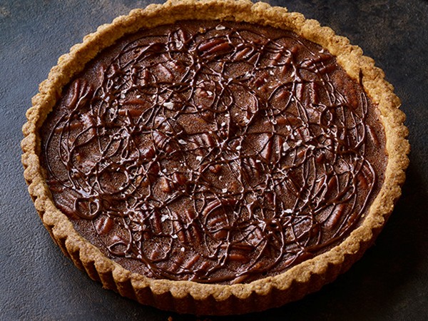 Salted caramel-pecan tart