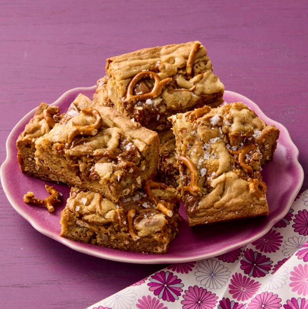 Salted caramel pretzel blondies