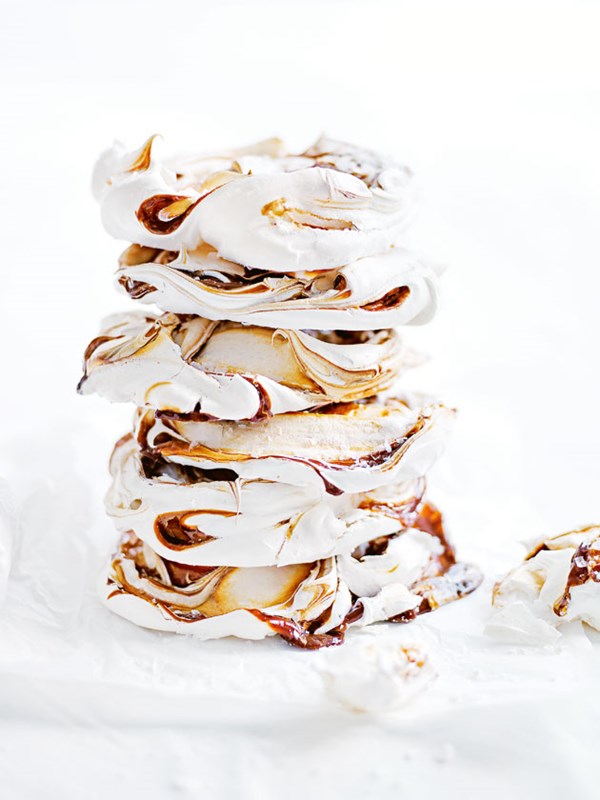 Salted caramel swirl meringues 