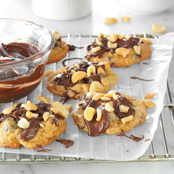 Salted cashew and caramel chews