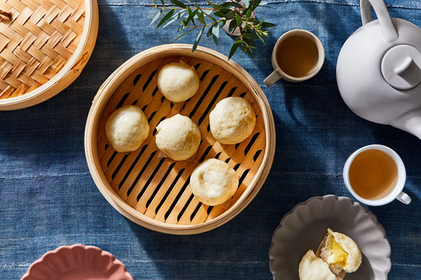 Salted egg yolk custard buns (Lau sa bau)