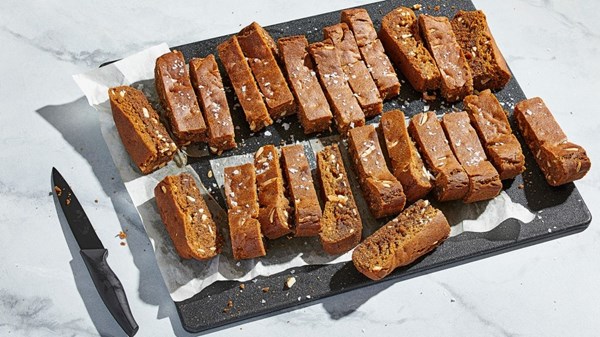 Salted honey bars with thyme