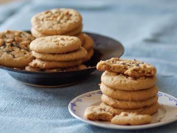 Salty and sweet peanut butter cookies
