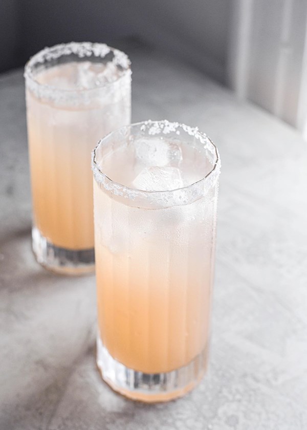 Salty dog cocktail