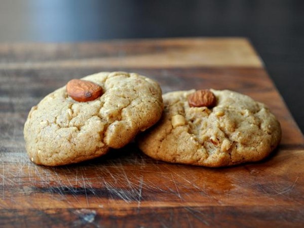 Salty mixed nut cookies