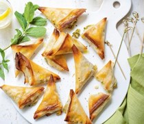 Samosas with peas
