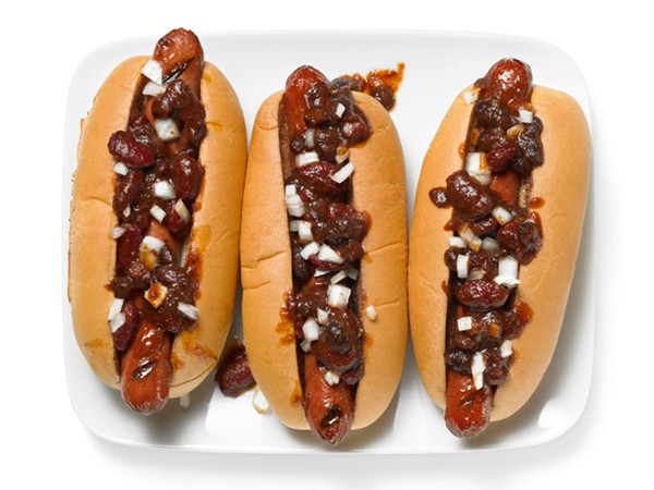 Sandra Lee's barbecue bean chili dogs