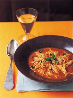 Santa María's chicken soup with noodles (Caldo de pollo con fideos)