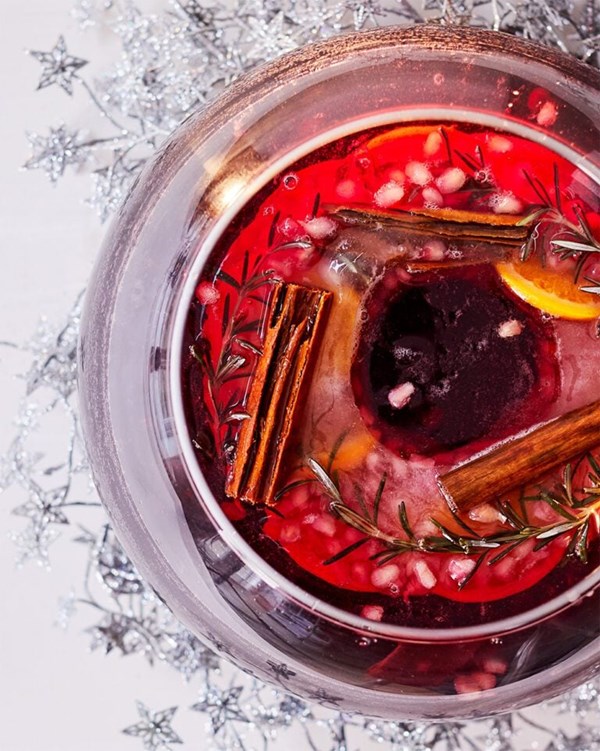 Santa’s spritz ice ring punch bowl 