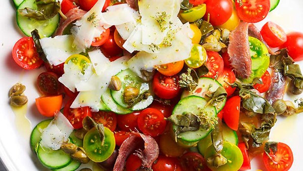 Santorini salad (Salata tis Santorinis)